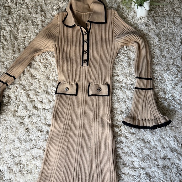 Elegant Long Sleeve Beige Thick vintage design unique Dress with Black Trim - Picture 4 of 6